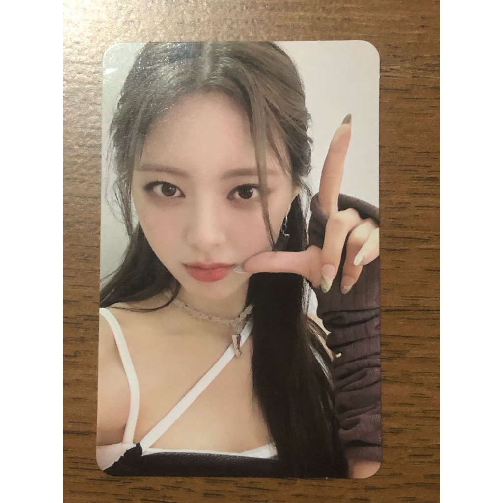 Itzy yuna cheshire cheshire