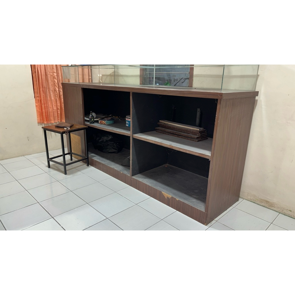 [PRELOVED] Meja Etalase Kayu dan Kaca