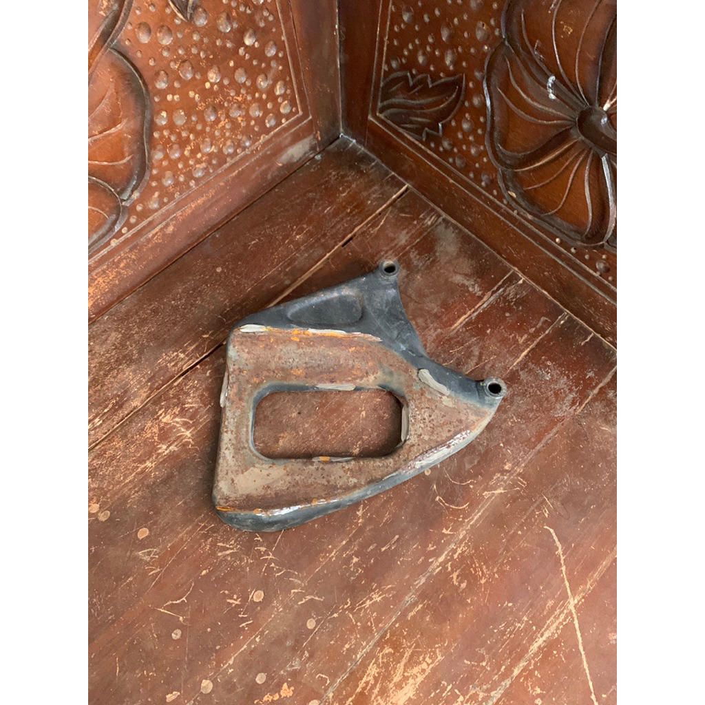 BREKET KNALPOT ORI VESPA MATIC SPRINT PRIMA IGET