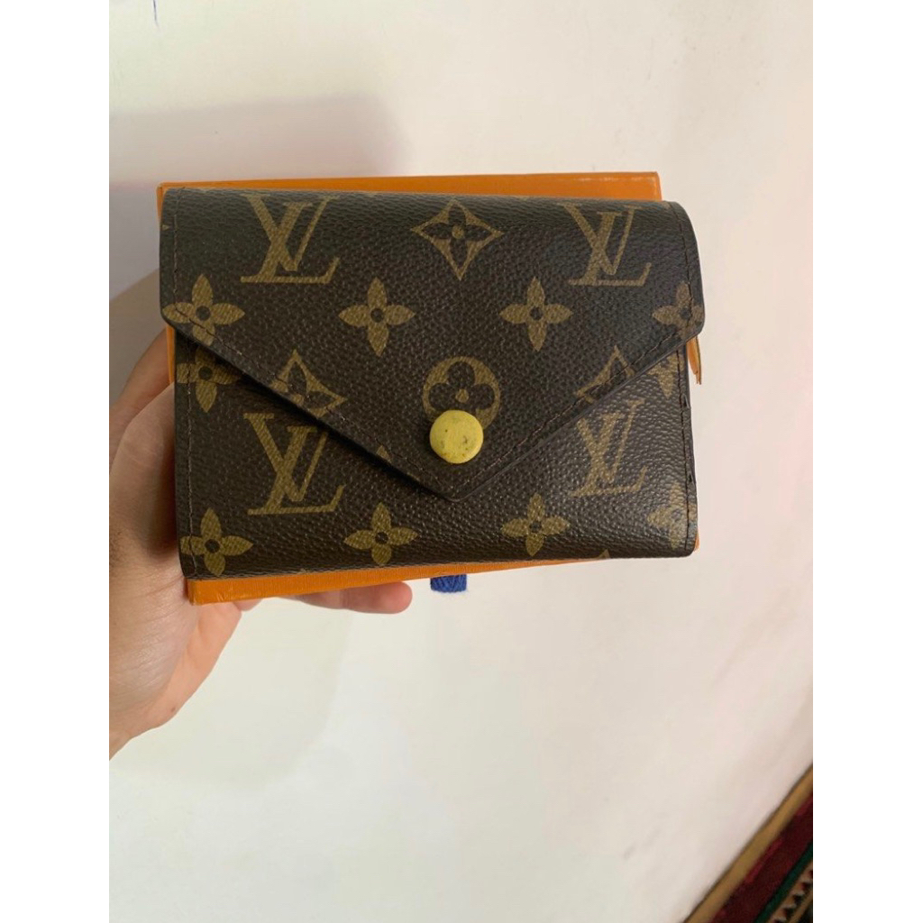dompet LV
