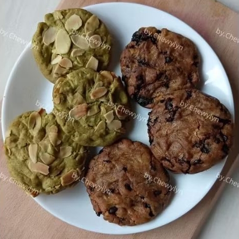 

Freshly Baked by Chewylyn Cookies – Soft, Sweet & Irresistible!!