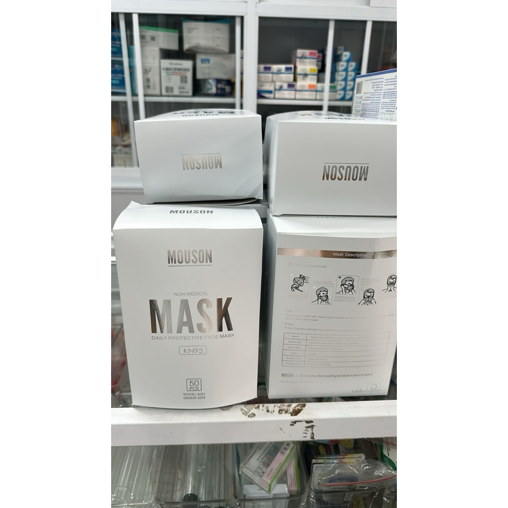 Masker KN95 Mouson Putih dan Hitam isi 50 Pcs