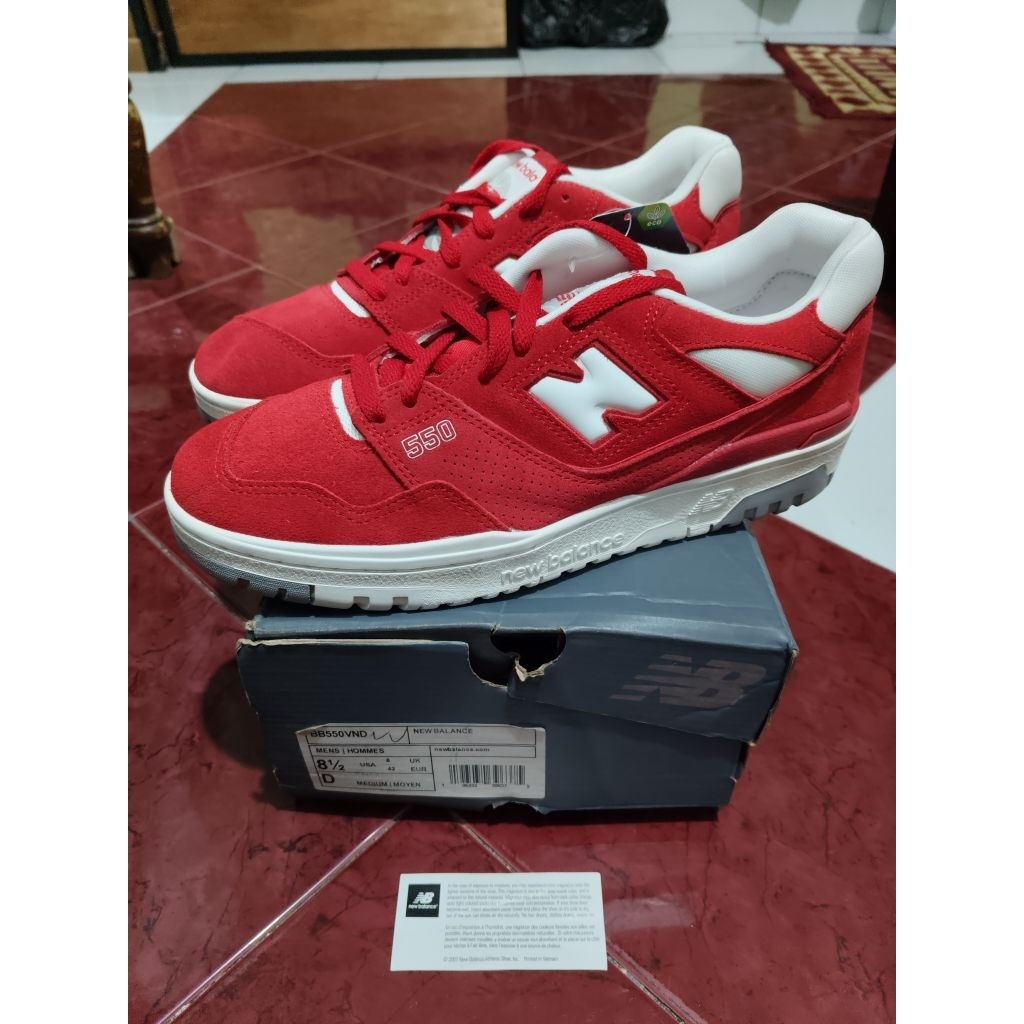 Sepatu Sneaker Pria NB 550 Warna Merah Size 42 Kondisi Baru Original Resmi