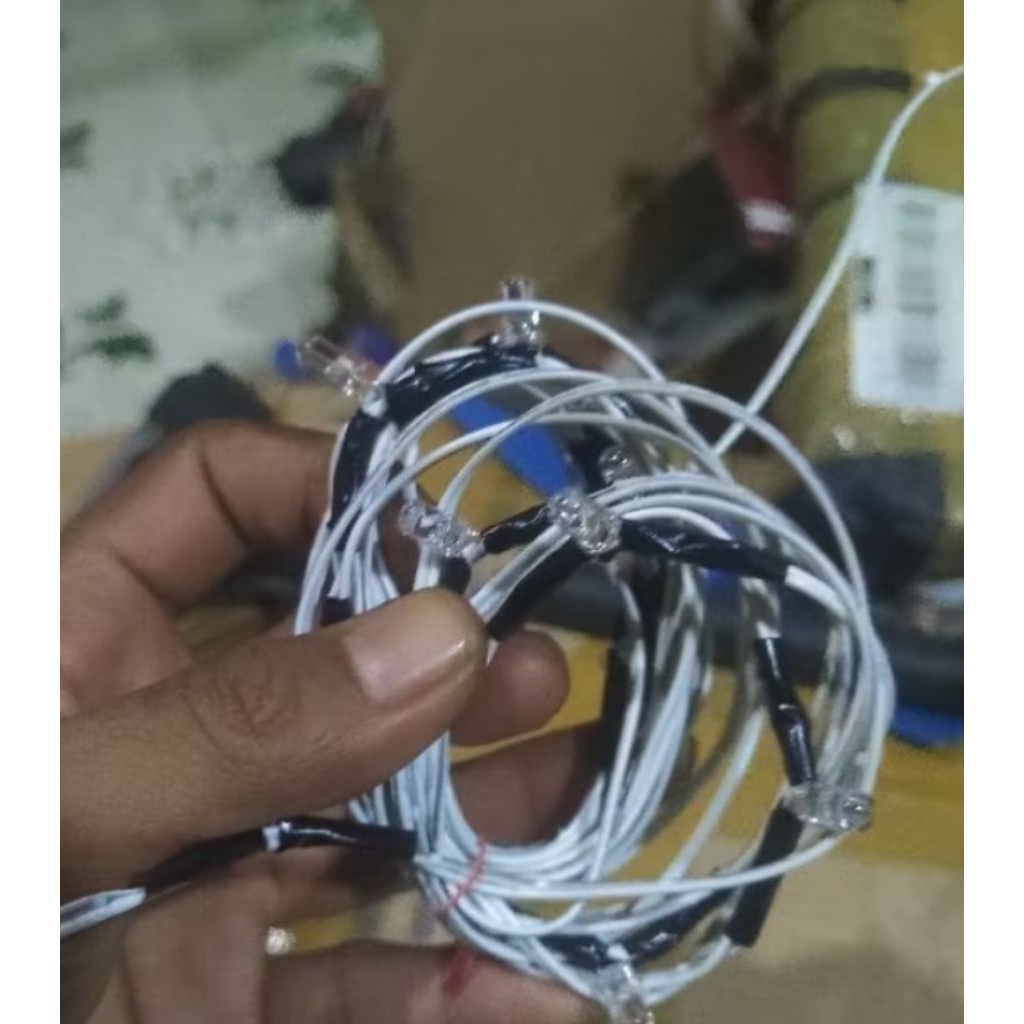 LAMPU LAYANGAN 2M  1 WARNA PUTIH UNTUK DINAMO DAN BATRE