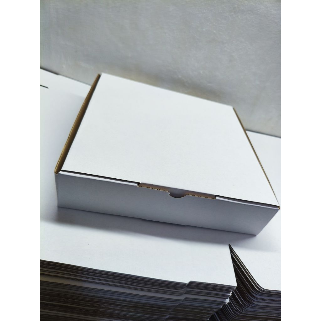 

kardus 23x23x5/kardus hampers/kardus kaos baju/kardus sovenir/karduspitza/kardustanpa lakban