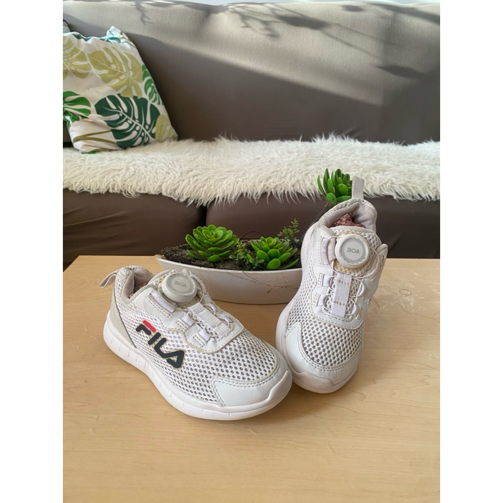 prelove sepatu anak fila boa putih