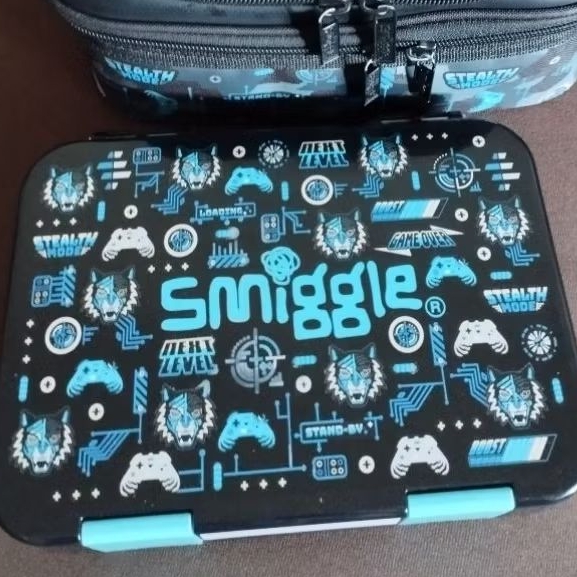 Preloved smiggle lunch box