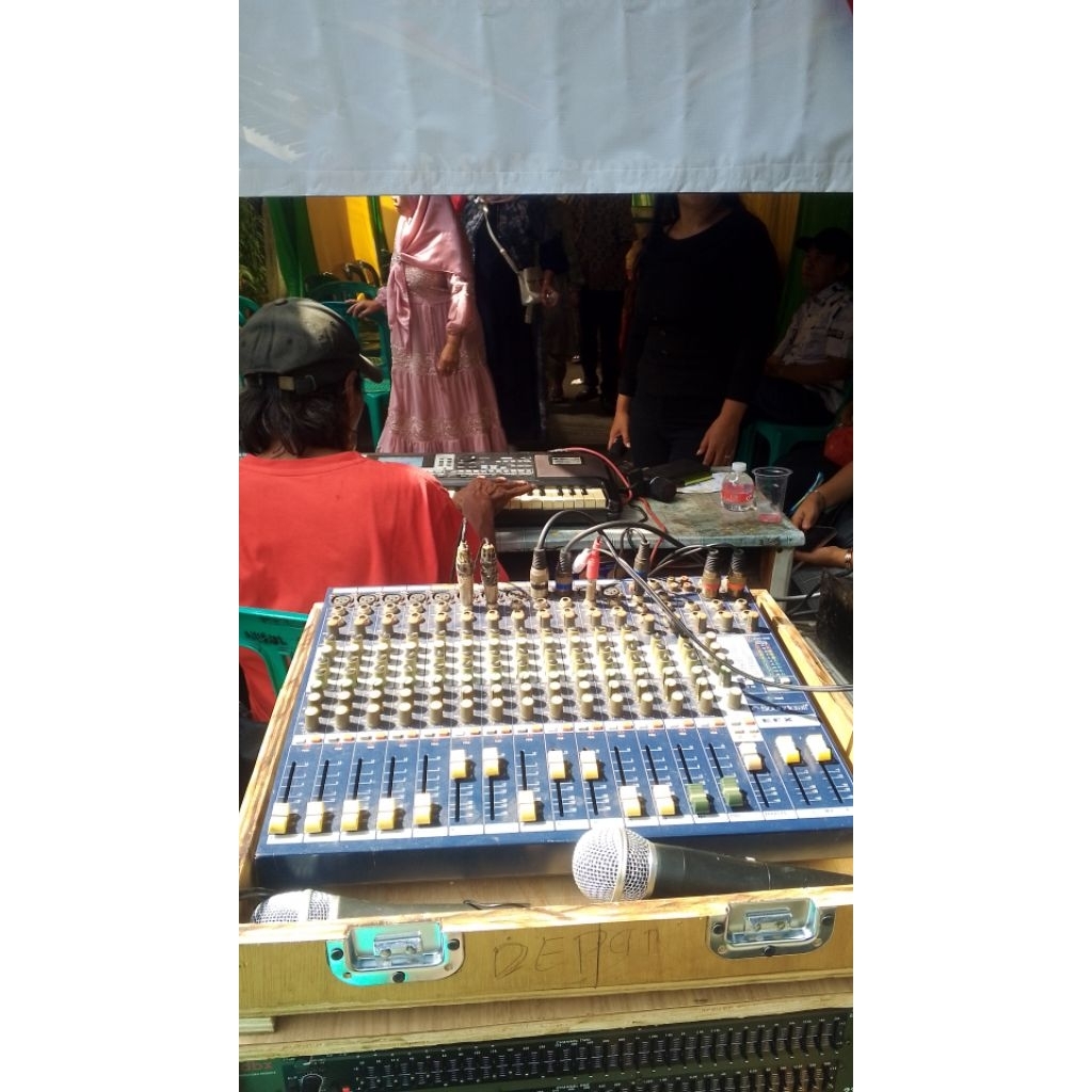 mixer second soundcraft