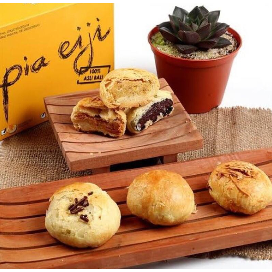 

Pie Eiji Khas Bali isi 8pcs | free Bubble wrap. Ready Stok Fresh
