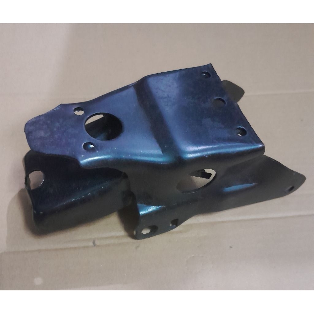 Besi Dudukan spakbor belakang Honda C700 C800