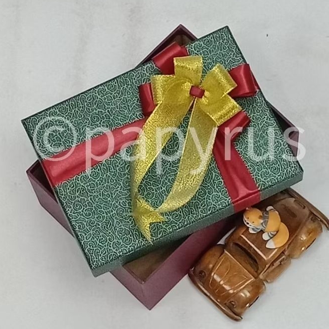 

PAPYRUS Kombinasi 15x20 Tinggi 5cm Kotak Kado Gift Box V2