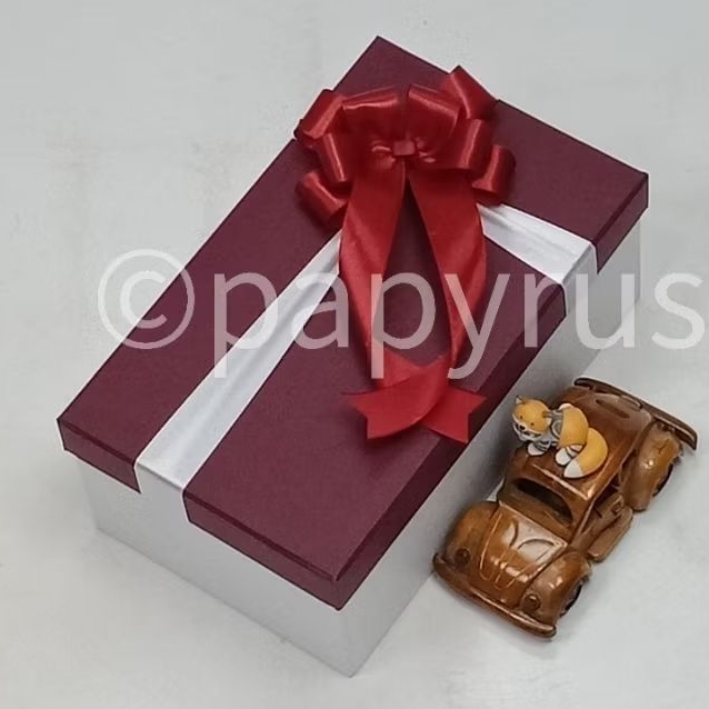 

PAPYRUS Kombinasi 15x25 Tinggi 10cm Kotak Kado Gift Box V1