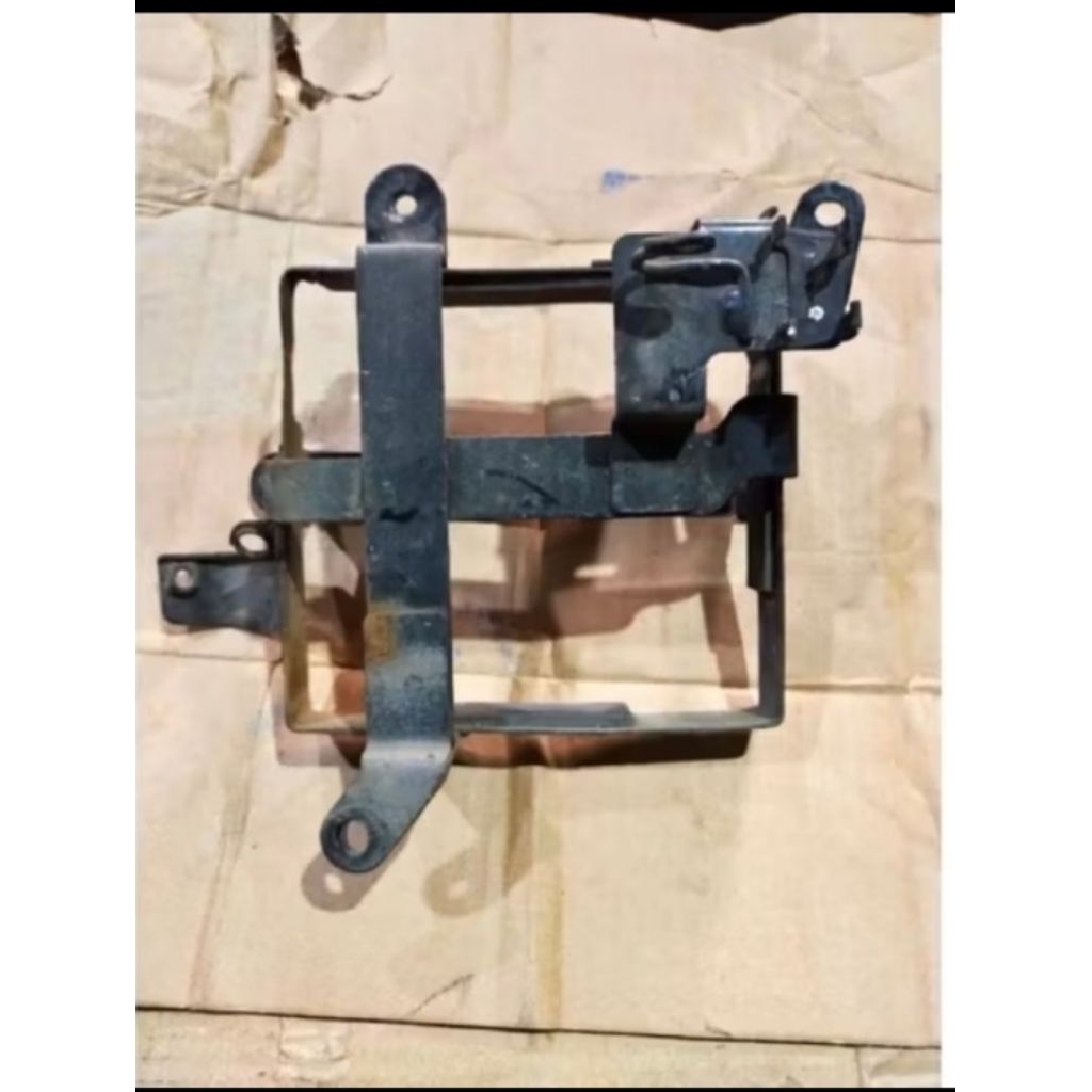 Pangkon tempat dudukan plat pangkon aki Tiger revo original