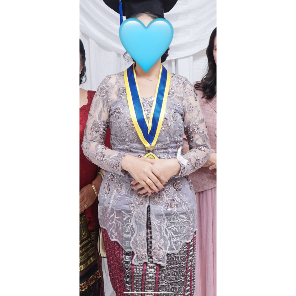 Preloved kebaya wisuda