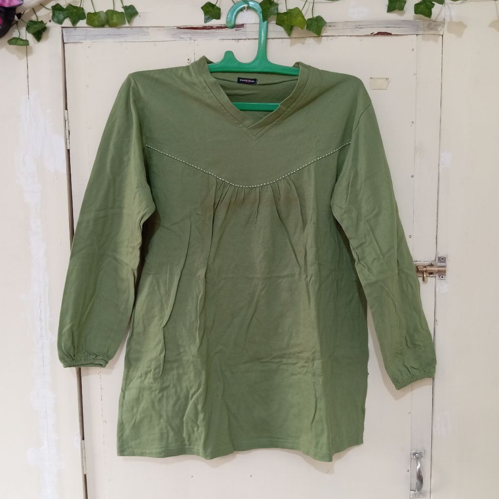 (Preloved) Kaos Hijau Lengan Panjang / Kaos Muslimah / Kaos Lengan Panjang / Kaos Warna Hijau