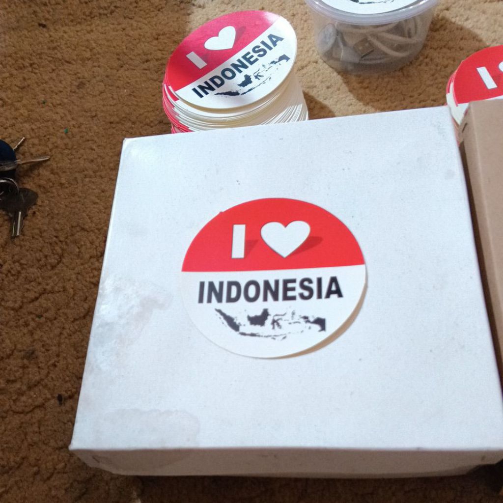 

Stiker Love Indonesia. Bulat 10 cm. Isi 50pcs
