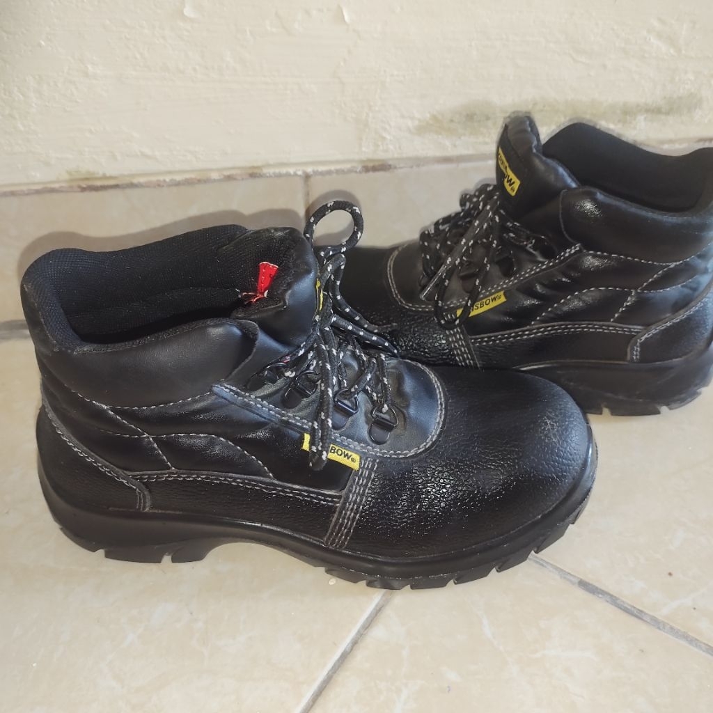 NETT SIAP KIRIM SEPATU SAFETY KRISBOW SIZE 38 SERI ARGON 6 INCH LIKE NEW / PRELOVED / SECOND