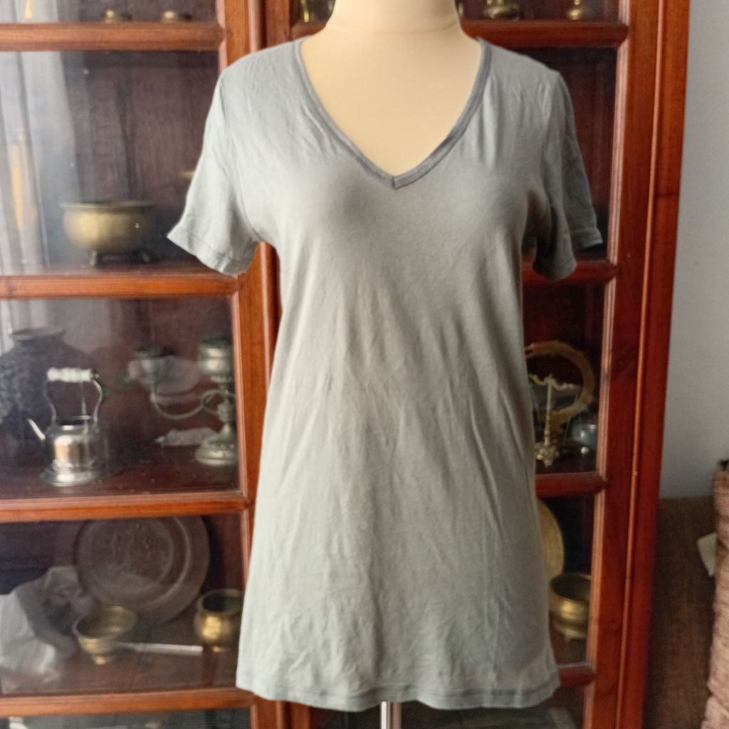 Preloved Baju Atasan Kaos Wanita Sexy Benetton Murah