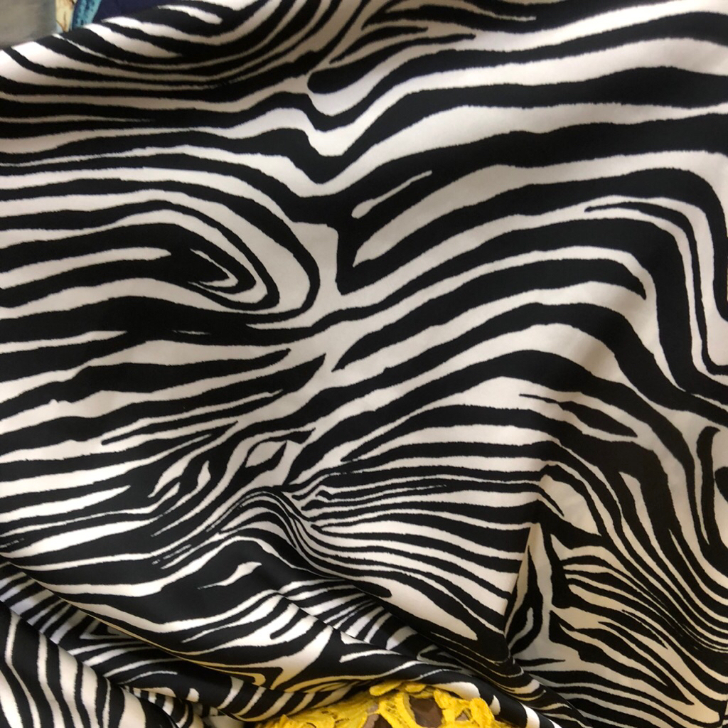 kain satin silk motif abstrak - kain satin silk motif premium lq