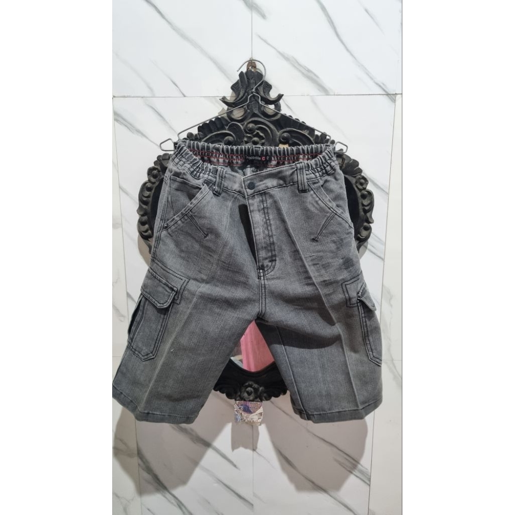 CELANA PENDEK CROCODILE MEDIUM