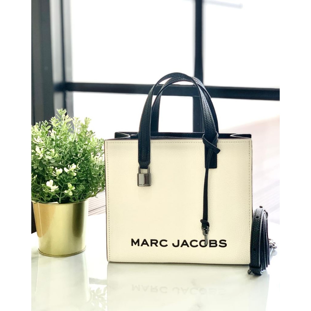 MJ Grind Small Satchel Black/White 2.800k