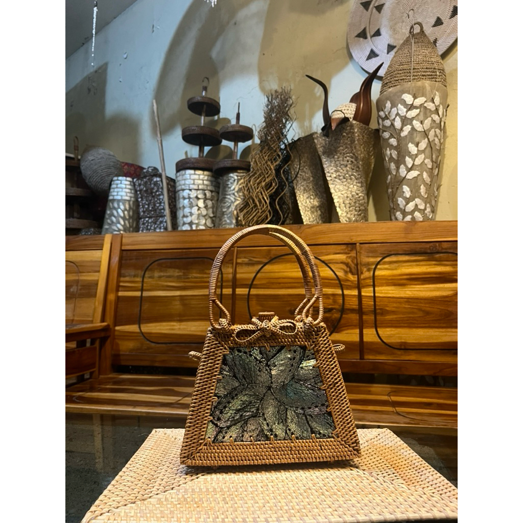 Tas Ketak Lombok dengan Hiasan Kerang Mata 8 - Handmade Multifungsi