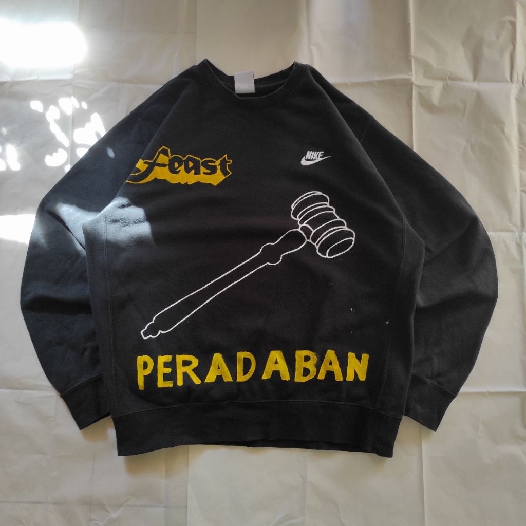 crewneck feast peradaban custom lukis basic Nike