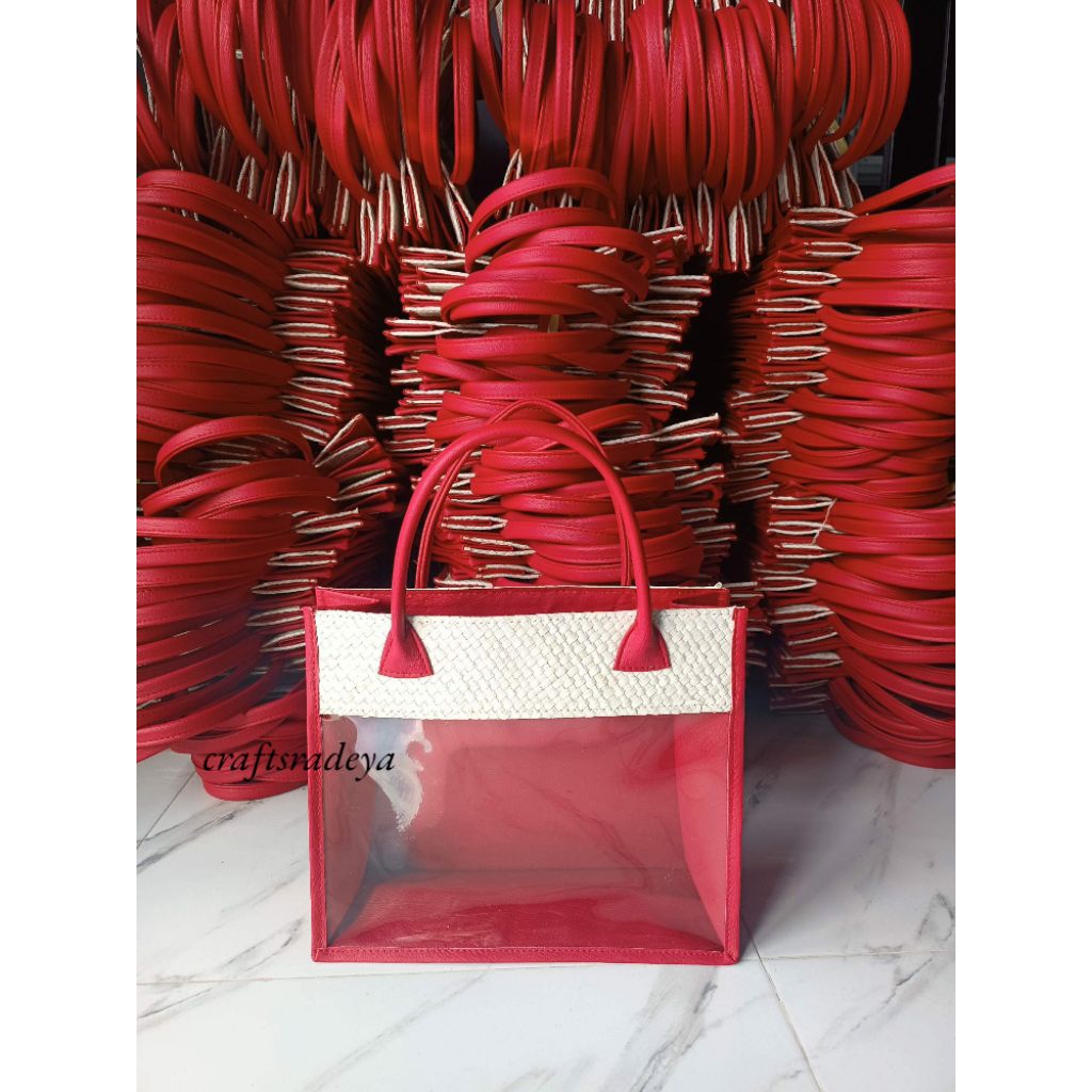 

Tas Mika Edisi Merah Putih - Tas Natal Imlek Souvenir - Tas Hampers Bingkisan Hadiah Karnaval Agustus Natal Imlek