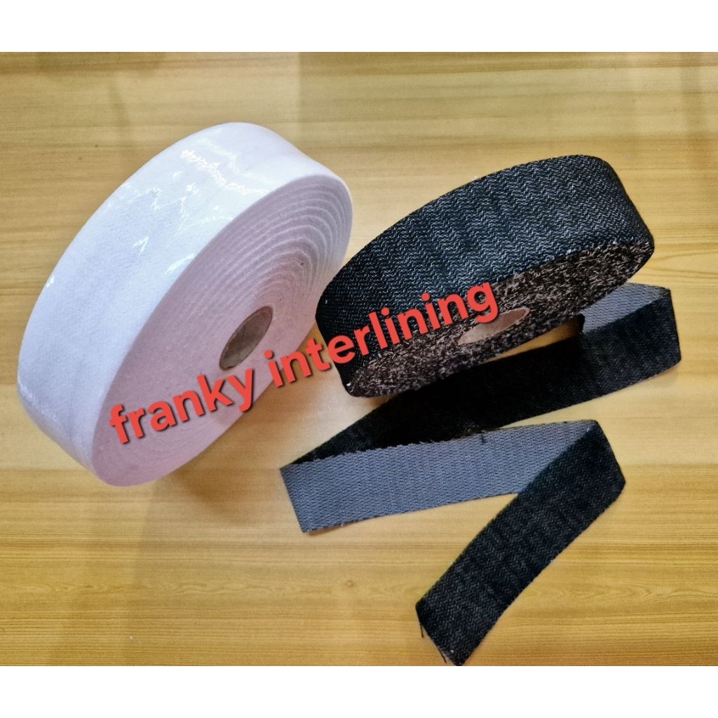 

LEM JEANS LEM KAIN SOBEK BOLONG LEM 1 SISI LEBAR 4CM HARGA PER ROLL ISI 50 YARD