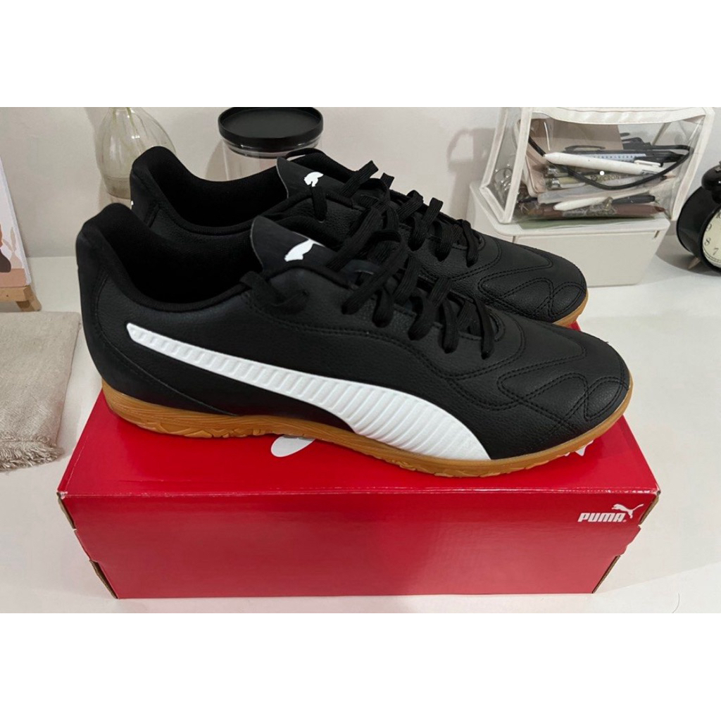 PUMA MONARCH II IT BLACK WHITE SEPATU FUTSAL INDOOR - 43