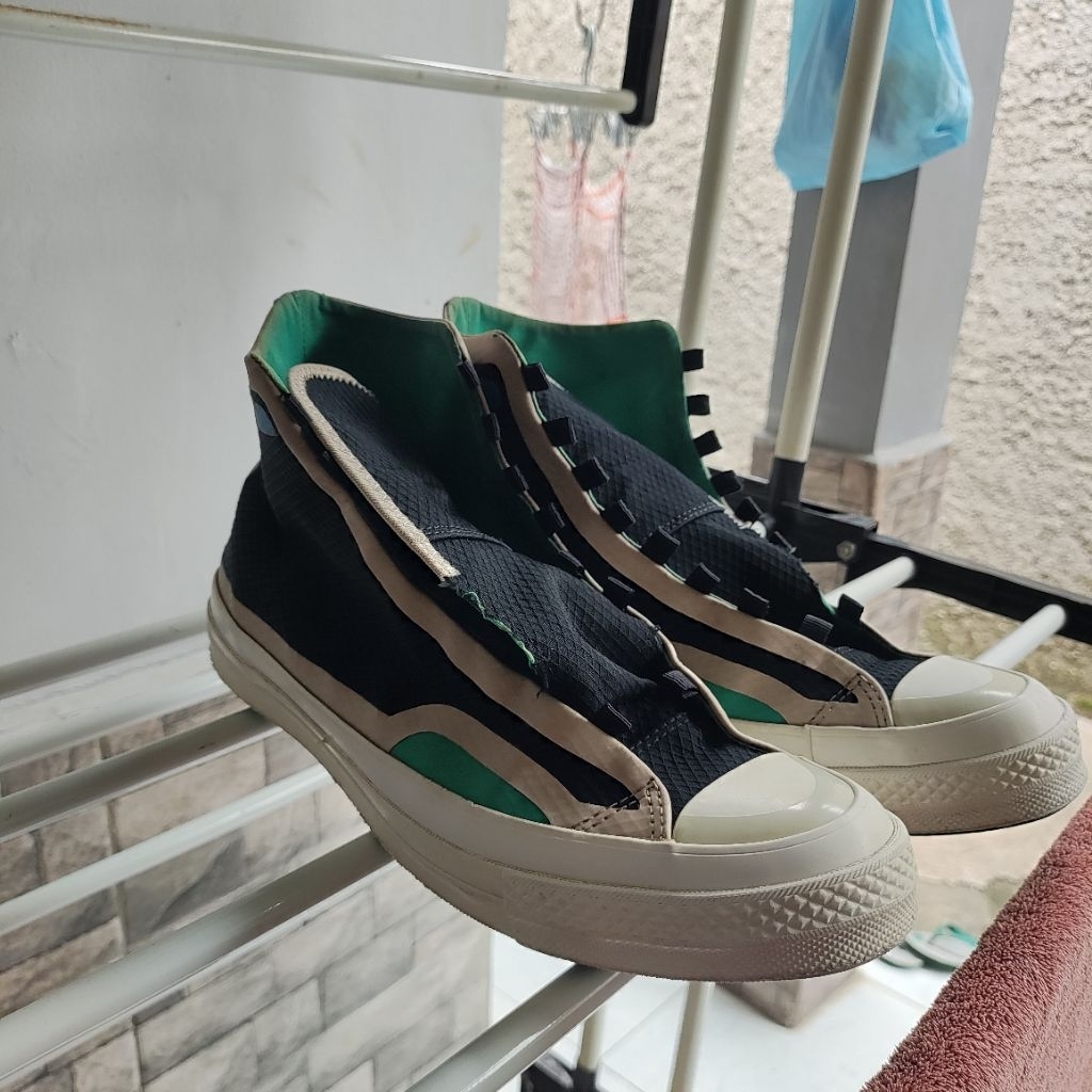 CONVERSE SIZE 42 SECOND NO BOX