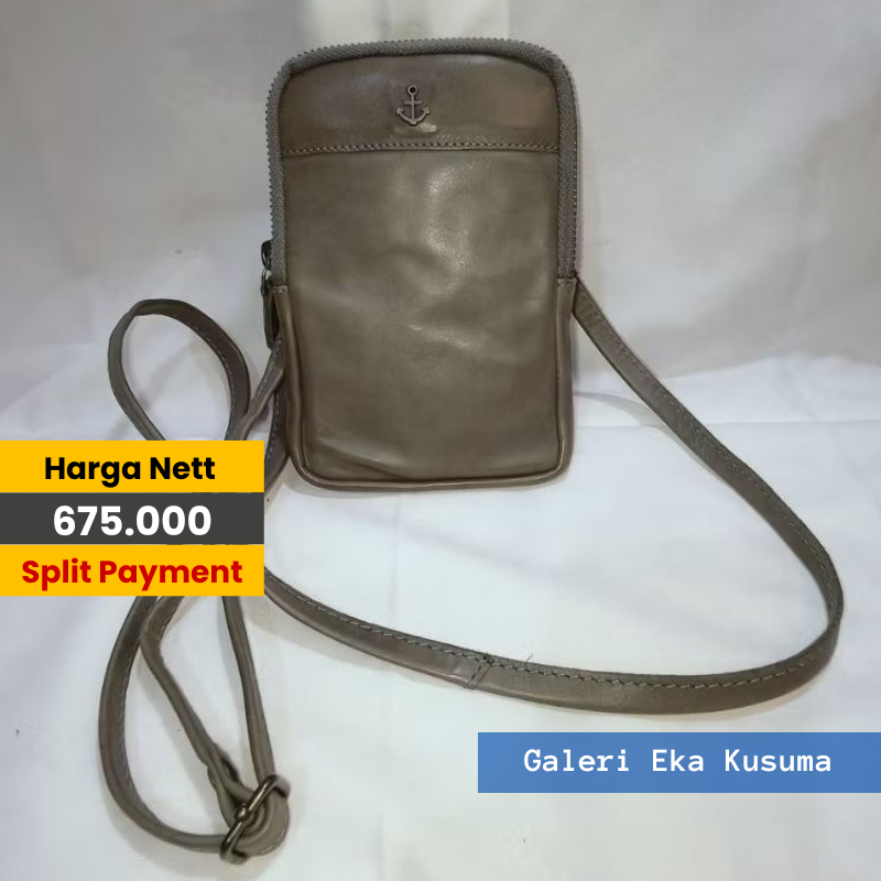 HB052. HARBOUR 2ND PHONE BAG GREY STONE