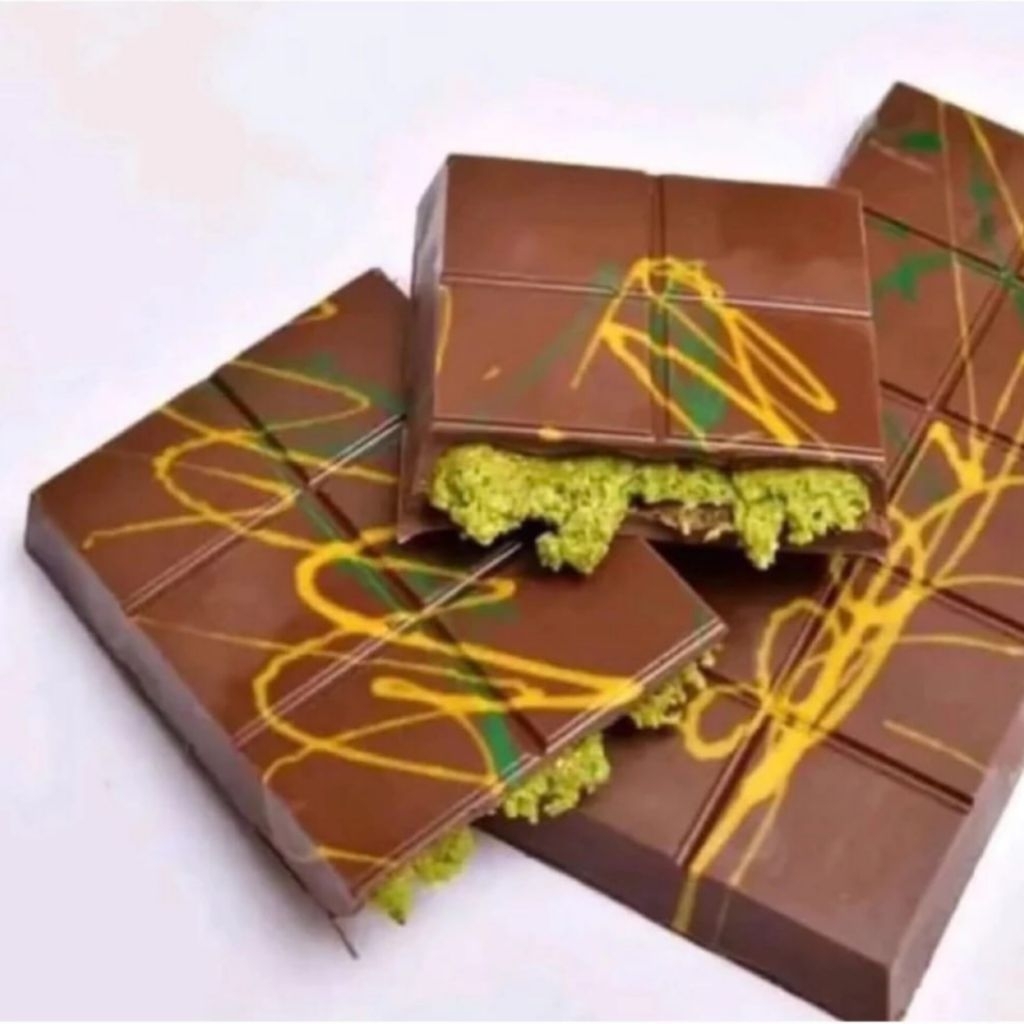 

COKLAT DUBAI PISTACHIO KUNAFE / CRISPY PISTACHIO KUNAFE BESAR MURAH