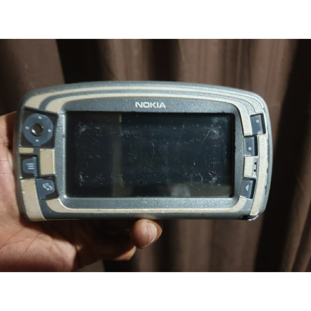 Nokia 7710 Bahan