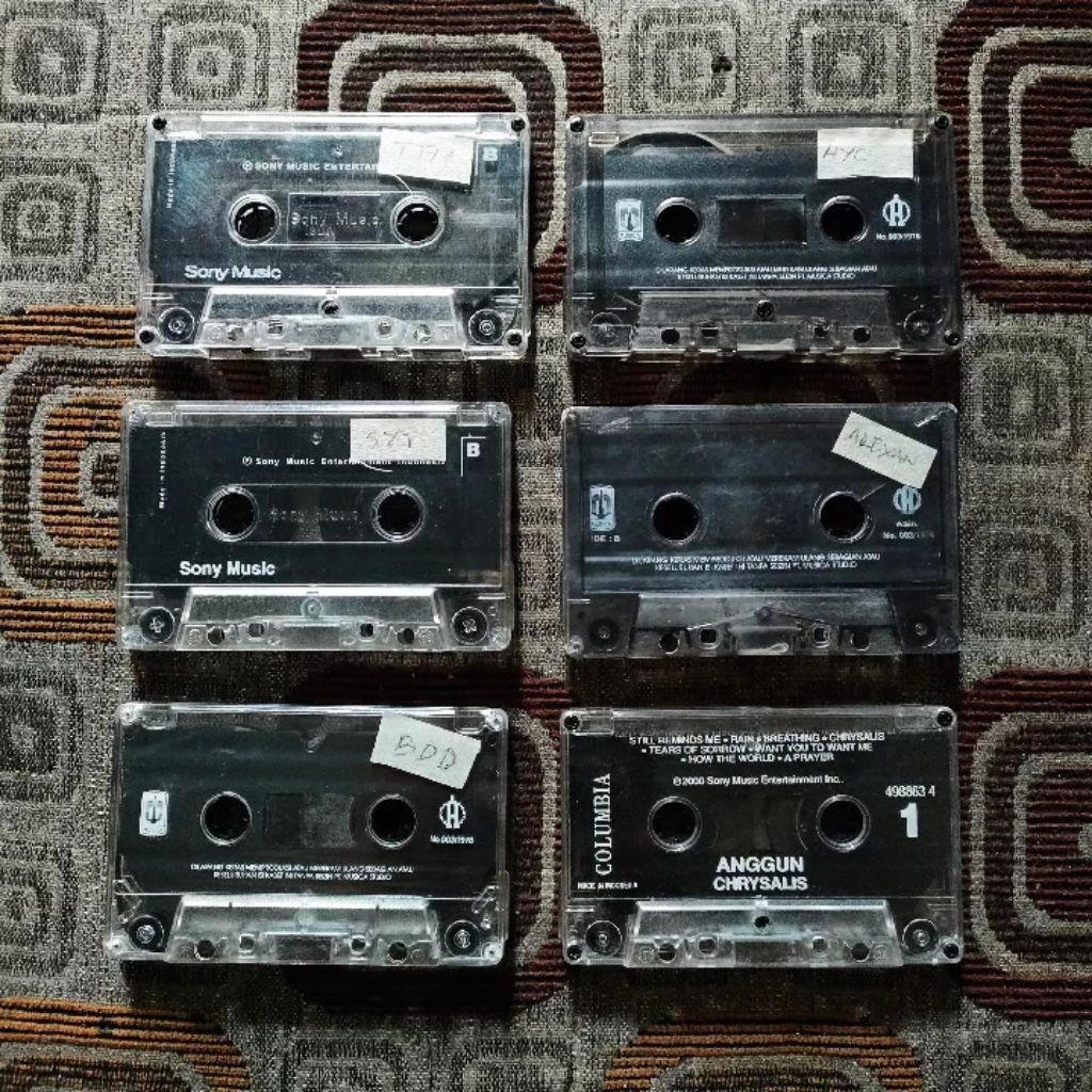 Sepaket kaset pita tanpa cover