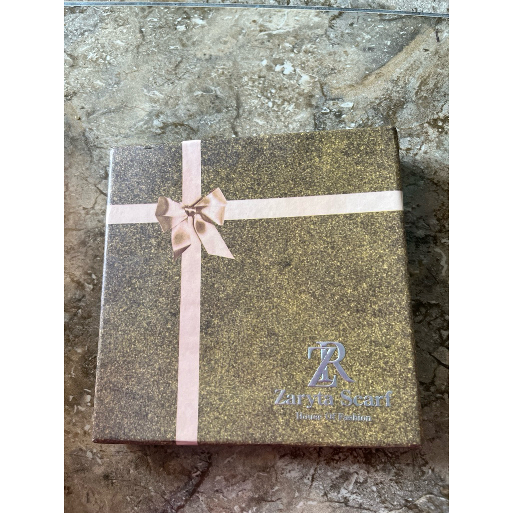 zaryta Scarf Paris Legend