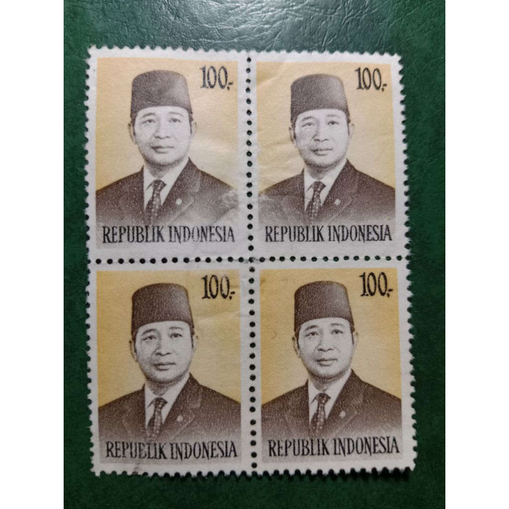 

Prangko Indonesia Rp 100 Blok 4 Soeharto Tahun 1974 USED