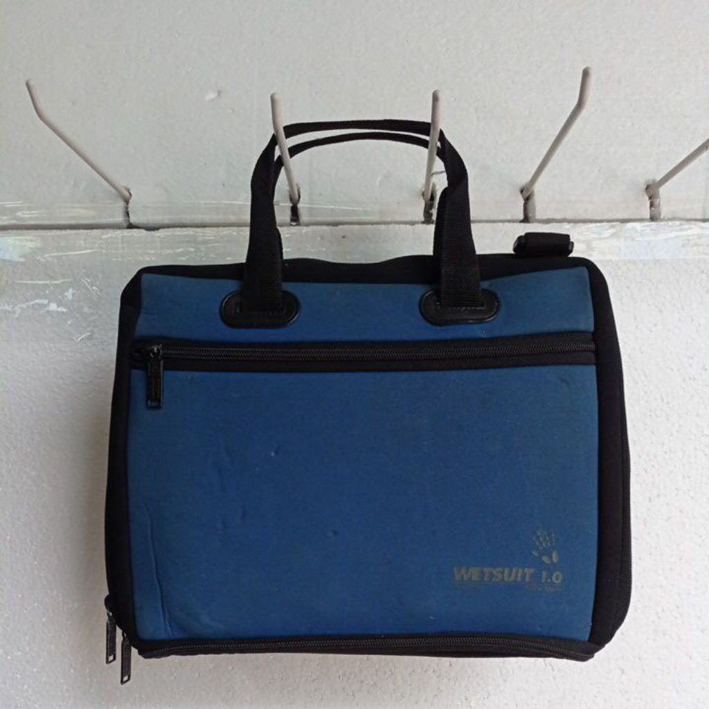 Wetsuit laptop sleeve-alas-31cm-tinggi-24cm13"-preloved