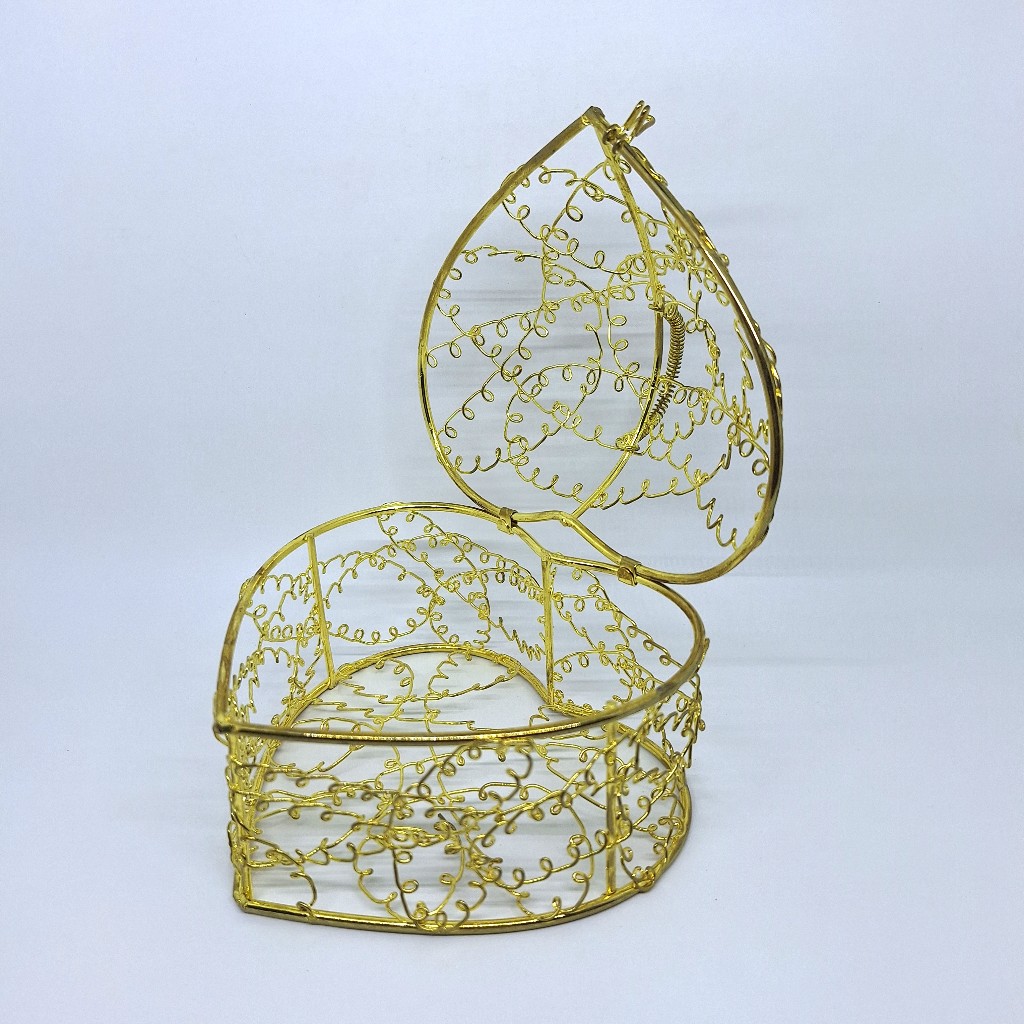 

Kotak Kado Love Besar / Tempat Penyimpanan Gold Bentuk Hati / Keranjang Penyimpanan Emas Serbaguna