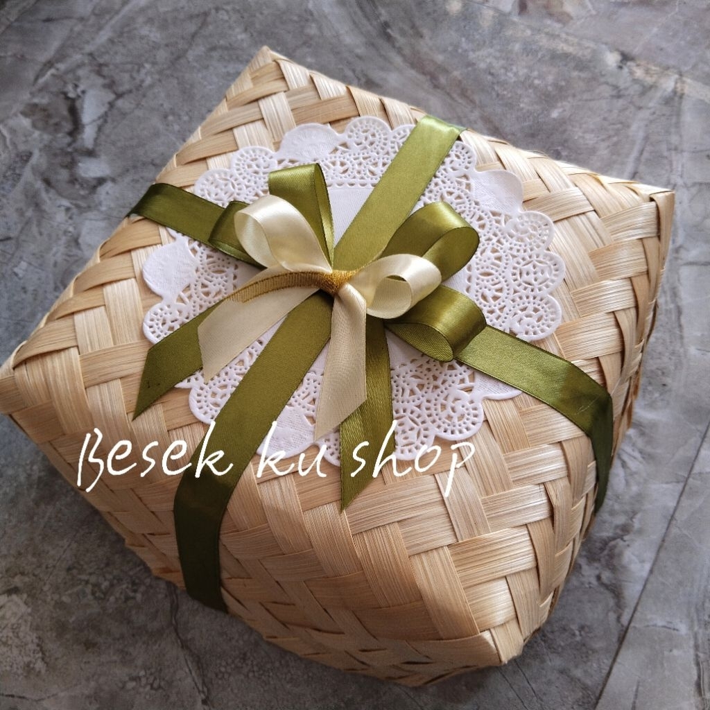 Besek bambu 20x20 fre pita