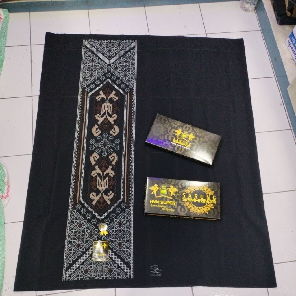SARUNG HMM PUTIH/HITAM 2001