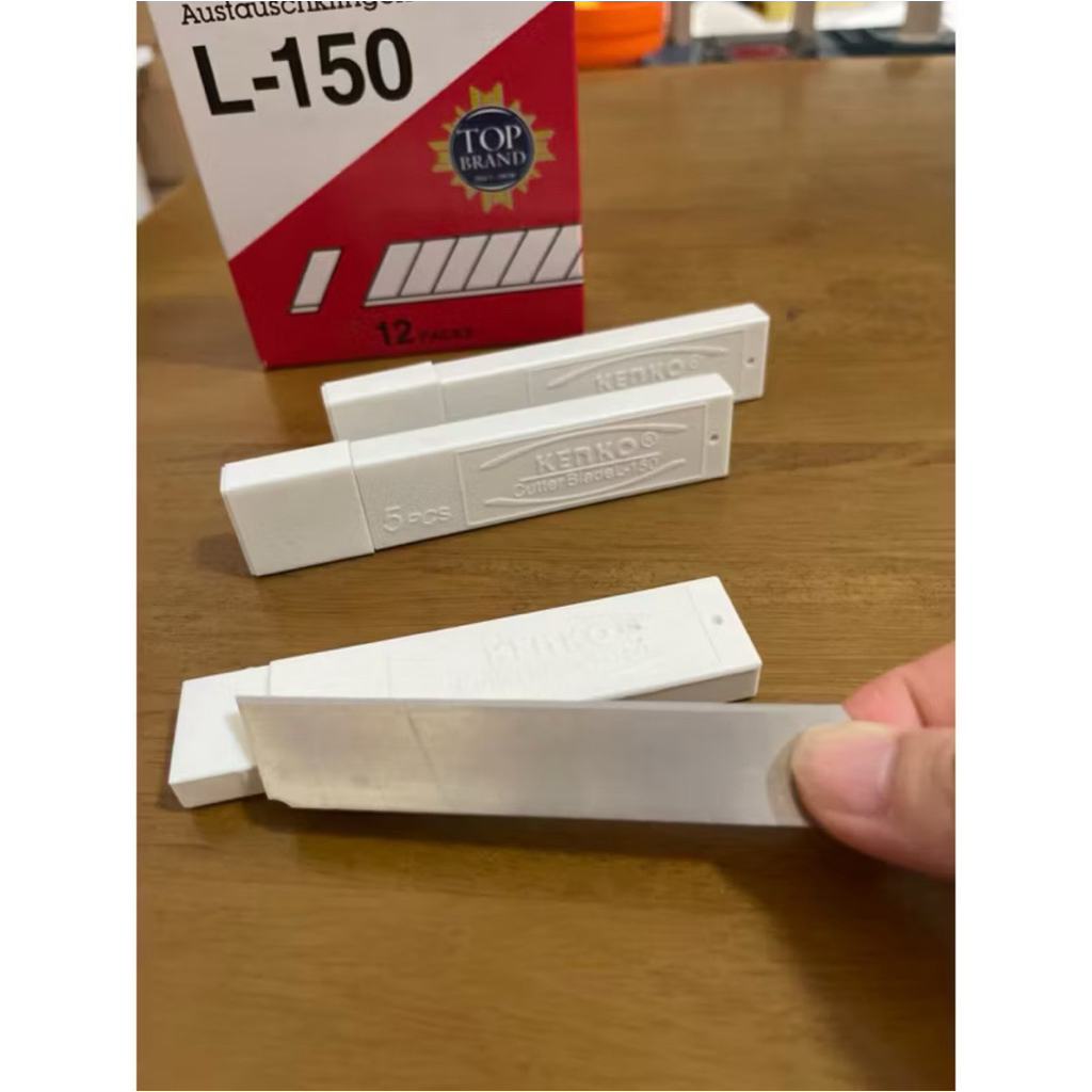 

Cutter Kenko L500 (besar) dan refill Kenko L150 harga Paket