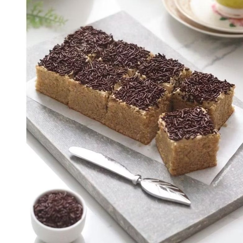 

Bolu Mocca topping krim dan meses