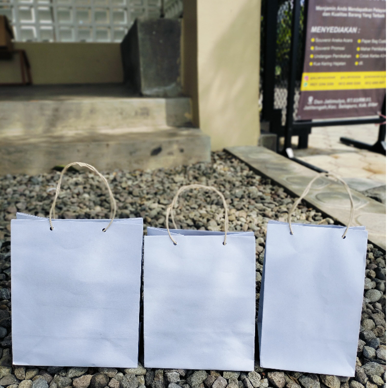 

Paperbag Putih Polos Lusinan/Paperbag Hajatan