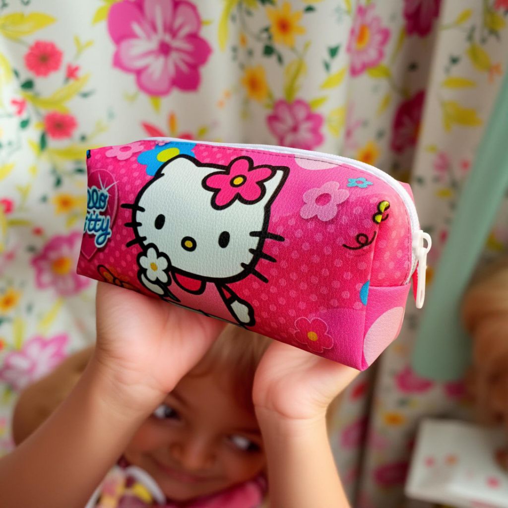 

Kotak Pensil Tahan Percikan, Tempat Pensil Motif Karakter Hello Kitty Kode 01