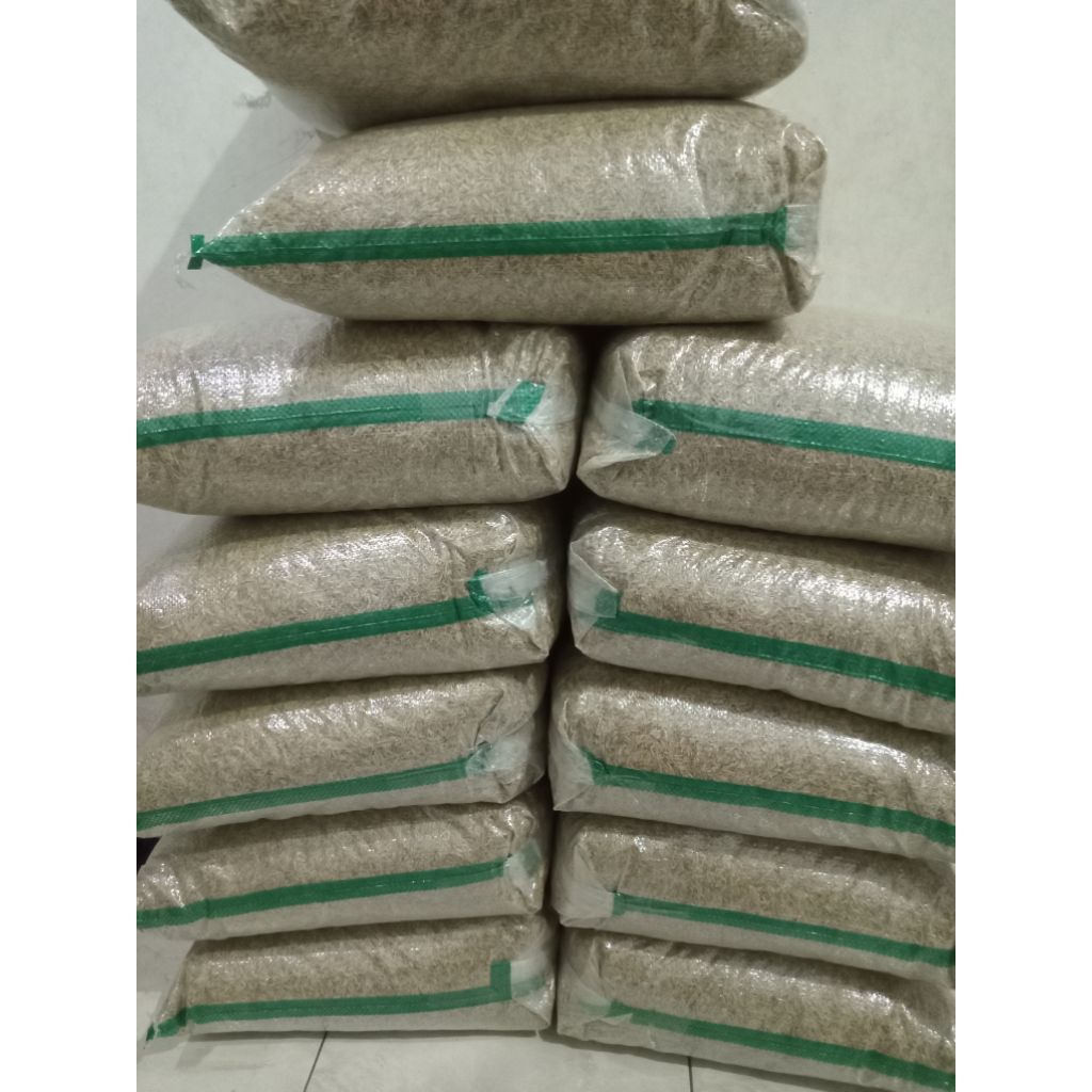 sekam padi 1 karung (ukuran karung beras 10kg 34cm x 54cm)
