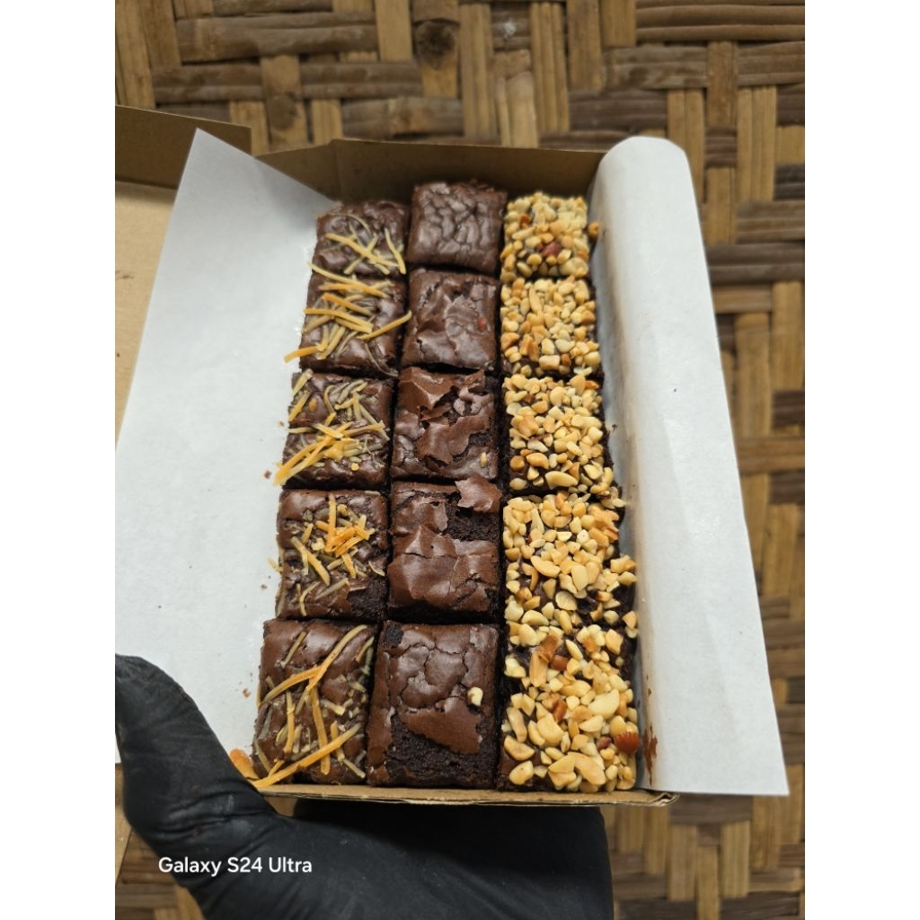 

MAJA Brownies Panggang 20x10cm Mix