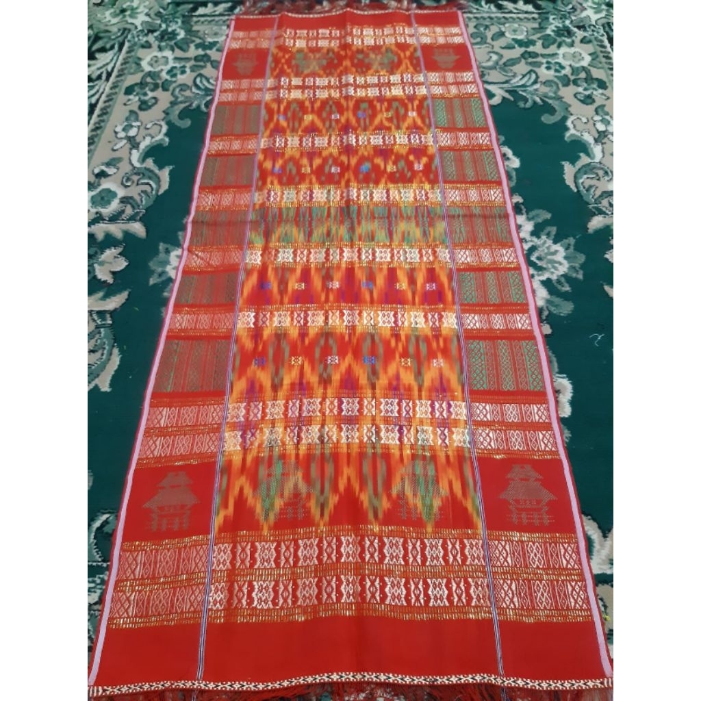 Uis Nipes Karo Merah Sutra Rumah Adat