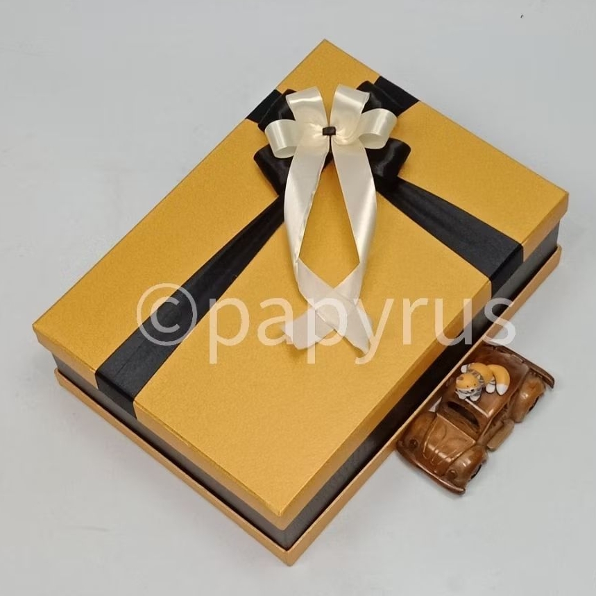 

PAPYRUS Sandwich 25x35 Tinggi 10cm Kotak Kado Gift Box Hadiah V1