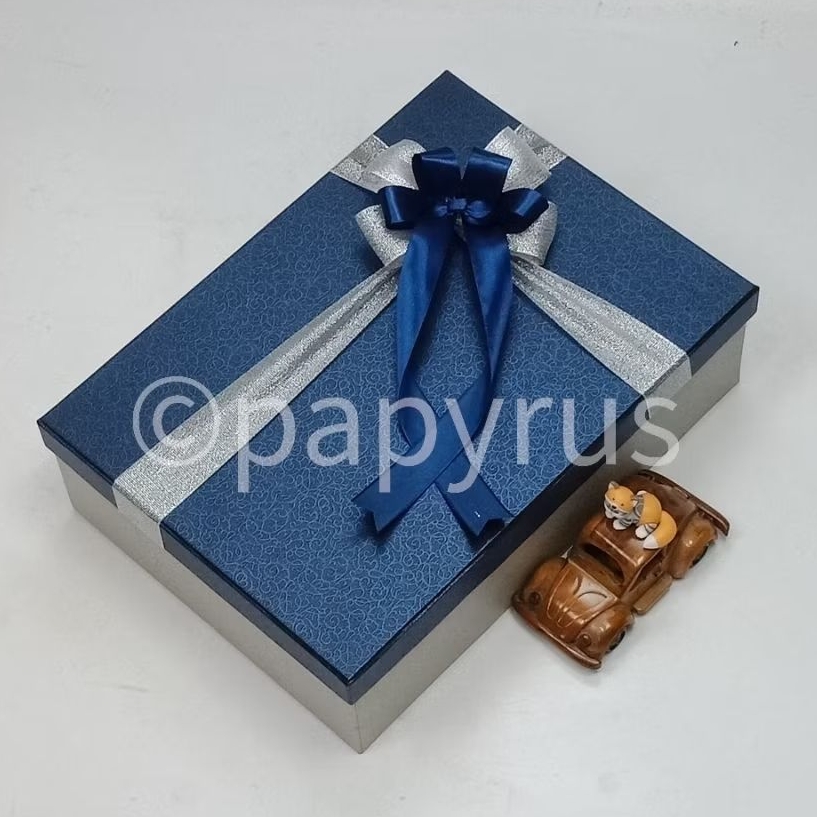 

PAPYRUS Kombinasi 25x35 Tinggi 10cm Kotak Kado Gift Box Hadiah V2